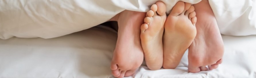 couple-feet-in-bed-sexual-health