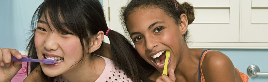 two-girls-brushing-teeth-oral-health-behaviours
